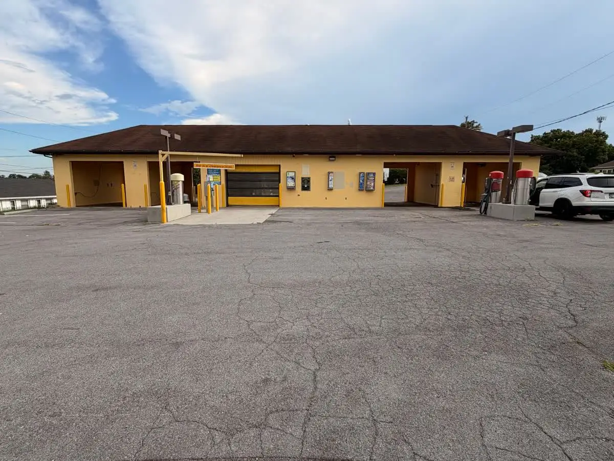 Front wash bays and vacuum stations at the LIMS Car Wash property.